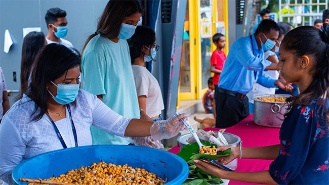 දන්සල් - Free food stall during Vesak festival